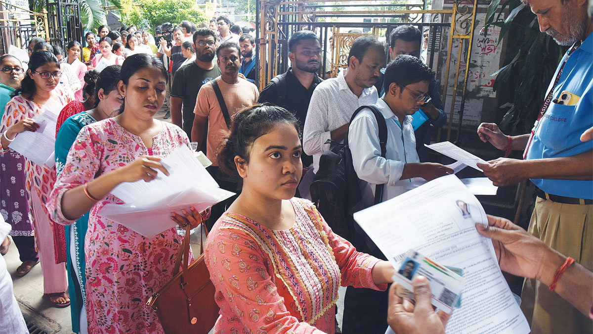 এসএসসি-র একাদশ–দ্বাদশ শ্রেণির ফল প্রকাশ এই সপ্তাহেই, দ্রুত শেষ হবে নিয়োগ প্রক্রিয়া