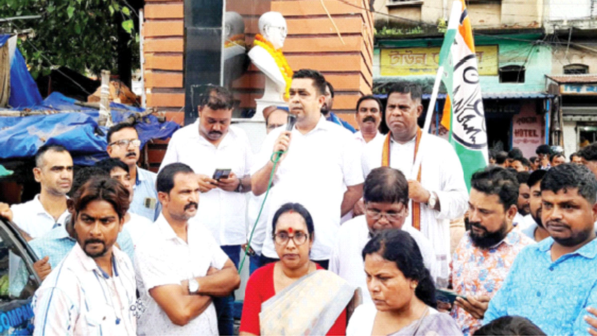 মঞ্চ ভাঙার প্রতিবাদ