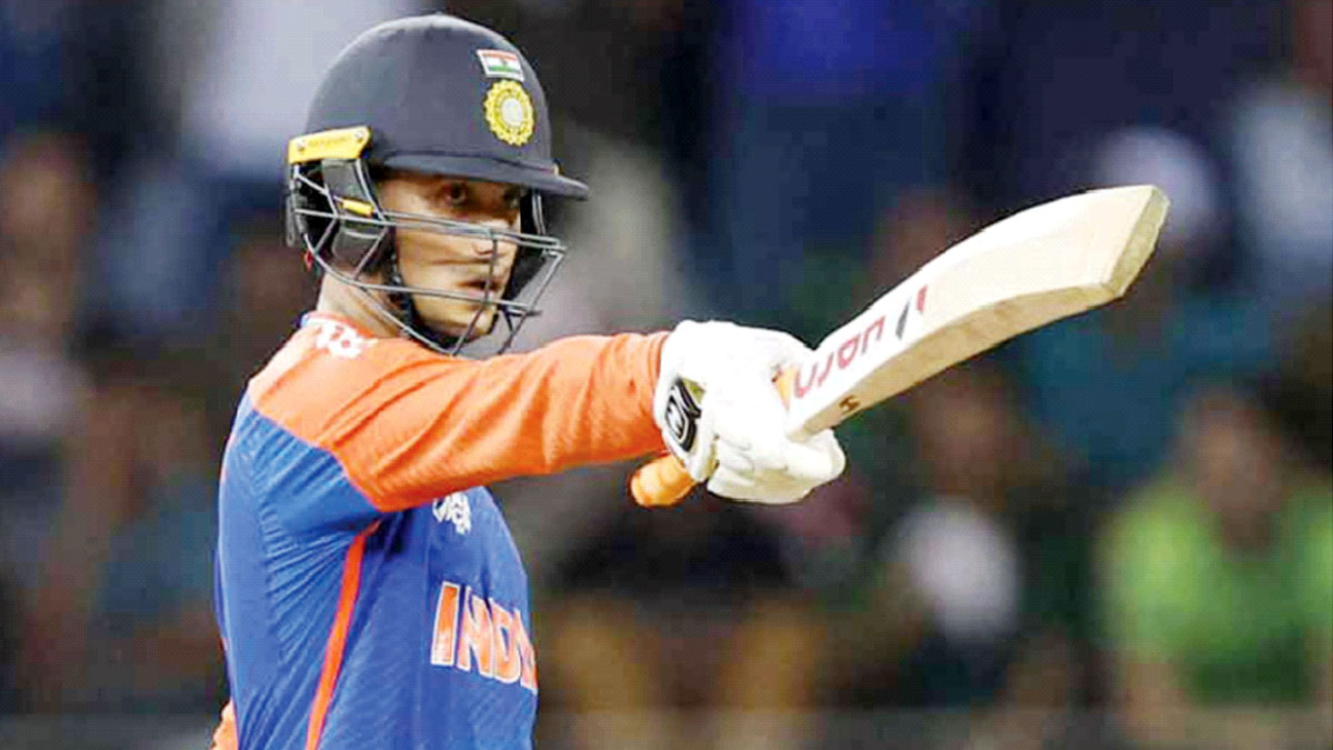 একদিনের ক্রিকেটে ভারতীয় দলে সুযোগ পাওয়া অভিষেকের নামটা উজ্জ্বল হচ্ছে