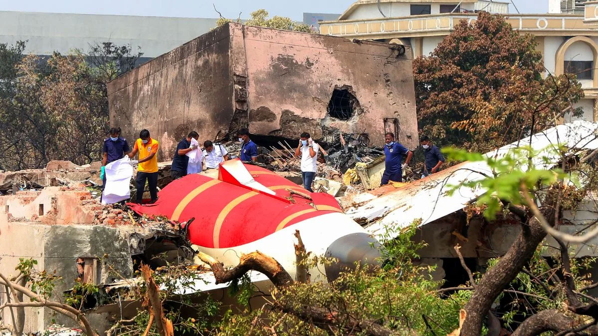 এআই-১৭১ বিমান দুর্ঘটনার সম্পূর্ণ তথ্য প্রকাশের আবেদন সুপ্রিম কোর্টে