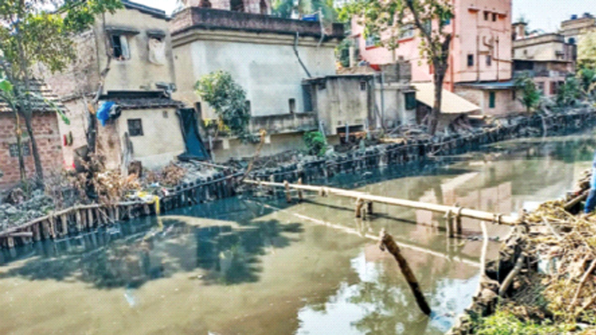 বানভাসি কলকাতা, আর আমাদের অবহেলিত খালপথগুলি