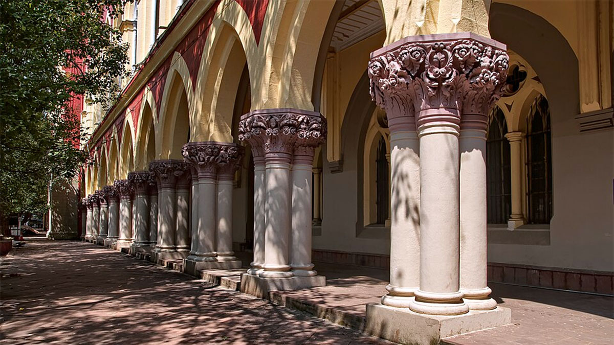 প্রবল বৃষ্টিতে জলমগ্ন কলকাতা, আইনজীবী-বিচারপতিরা আদালতে পৌঁছতেই পারলেন না