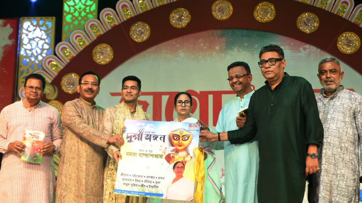 মহালয়ায় মমতার গানের অ্যালবাম ‘দুর্গা অঙ্গন’ প্রকাশ