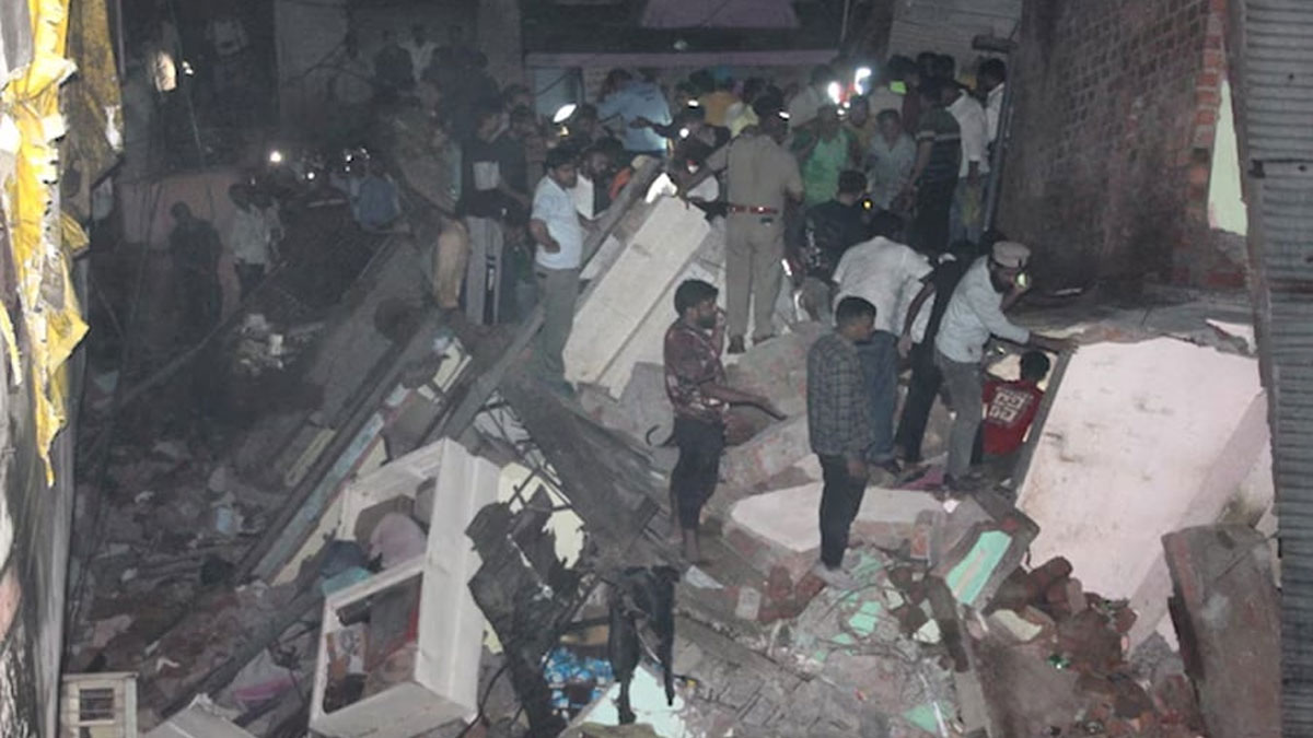 ইন্দোরে বহুতল ভেঙে দু’জনের মৃত্যু