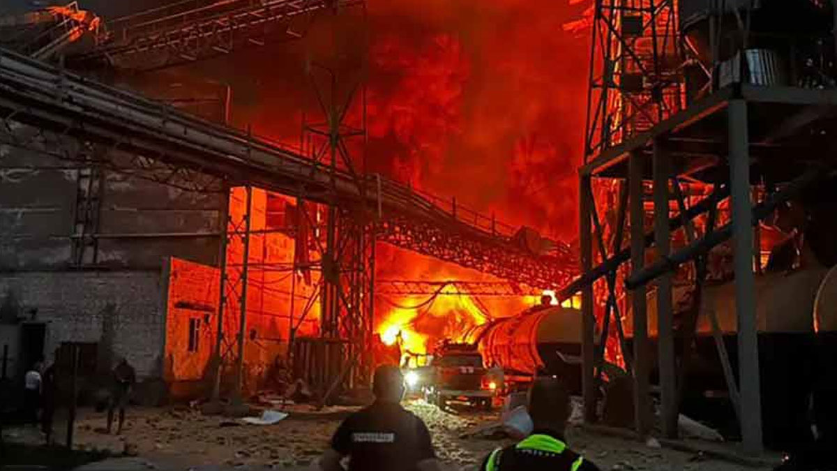 রাশিয়ার বৃহত্তম তেল বন্দরে ইউক্রেনের ড্রোন হামলা