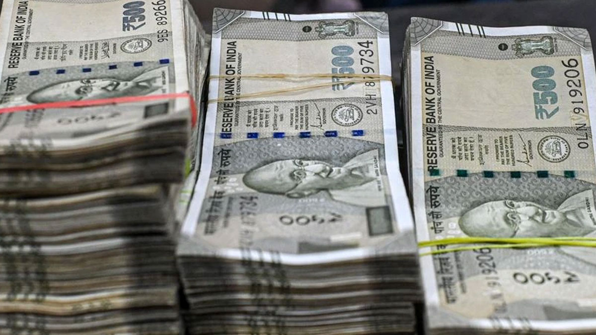 রাজনৈতিক দলগুলির নগদ অনুদান বন্ধের দাবিতে কেন্দ্রের জবাব তলব