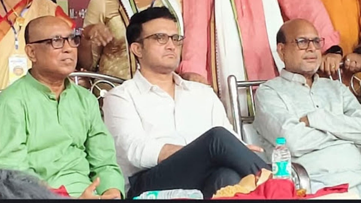 মধ্যমগ্রামের পুজোর উদ্বোধনে সৌরভ, সঙ্গে মন্ত্রী রথীন