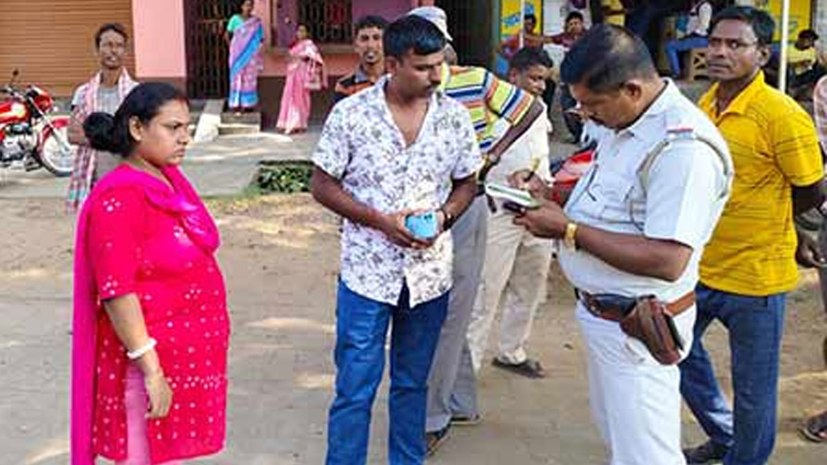 অসুস্থ শিশুকে নিয়ে যাওয়ার পথে সেনাকে চাঁদাবাজদের বেধড়ক মার