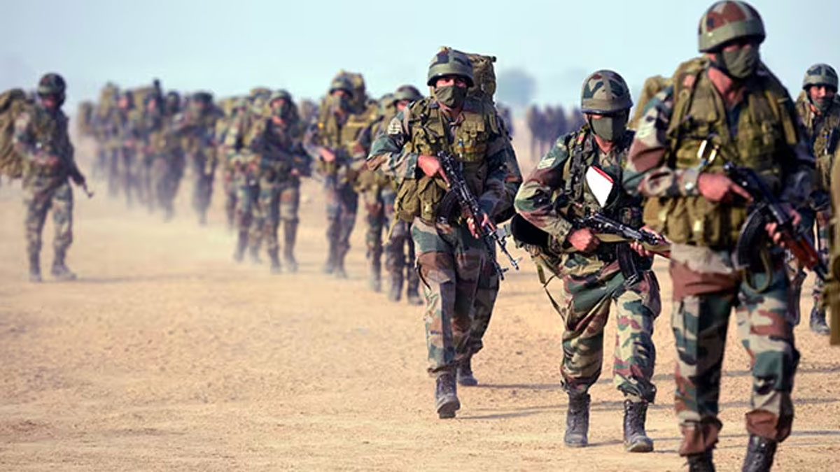 প্রাক্তন সেনাদের জন্য আর্থিক সহায়তা দ্বিগুণ করলেন প্রতিরক্ষামন্ত্রী