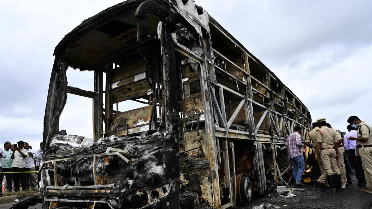 ২৩৪টি নতুন ফোনের বিস্ফোরণ, অন্ধ্র ঘটনায় নায়ক সহকারী বাস চালক