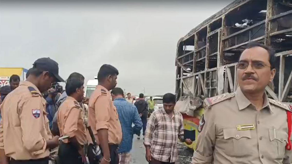 অন্ধ্রপ্রদেশে চলন্ত বাসে আগুন লেগে ২০ জনের মৃত্যু