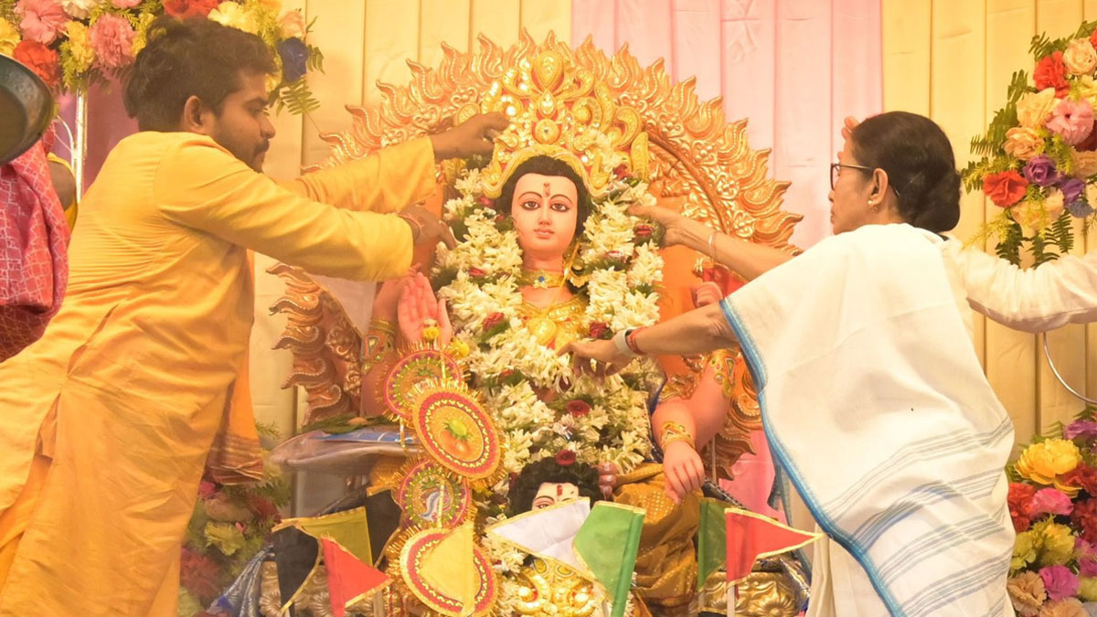 গুজবে কান না দিয়ে সাবধানে ছট পুজো করার পরামর্শ মমতার
