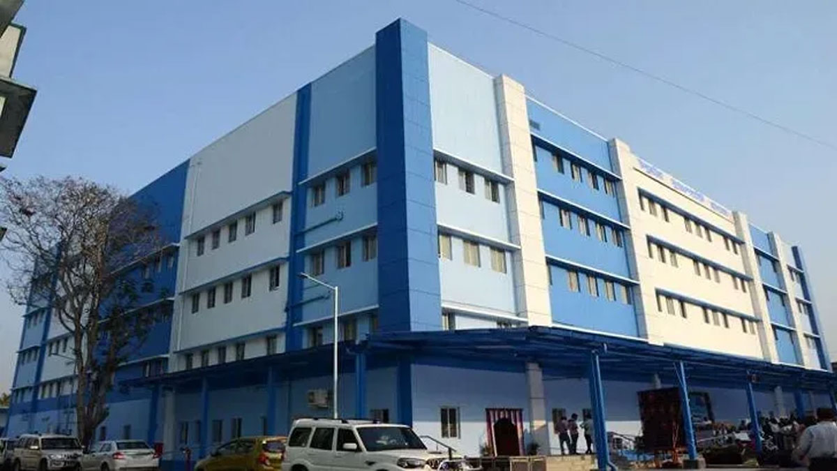 উলুবেড়িয়া হাসপাতালে ‘পেন ডাউন’ কর্মসূচি পালন সিনিয়র রেসিডেন্ট চিকিৎসকদের