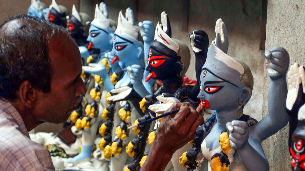 মুর্শিদাবাদে পুলিশ অফিসারের বাড়িতে রাখা কালী মন্দিরের গয়না চুরি