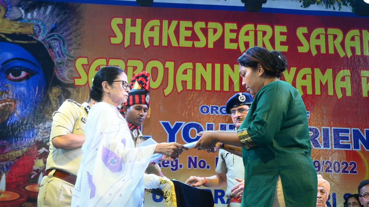 কলকাতার বৃষ্টি বিপর্যয়ে মৃতদের পরিবারের পাশে মুখ্যমন্ত্রী, চাকরির নিয়োগপত্র ও আর্থিক সাহায্য