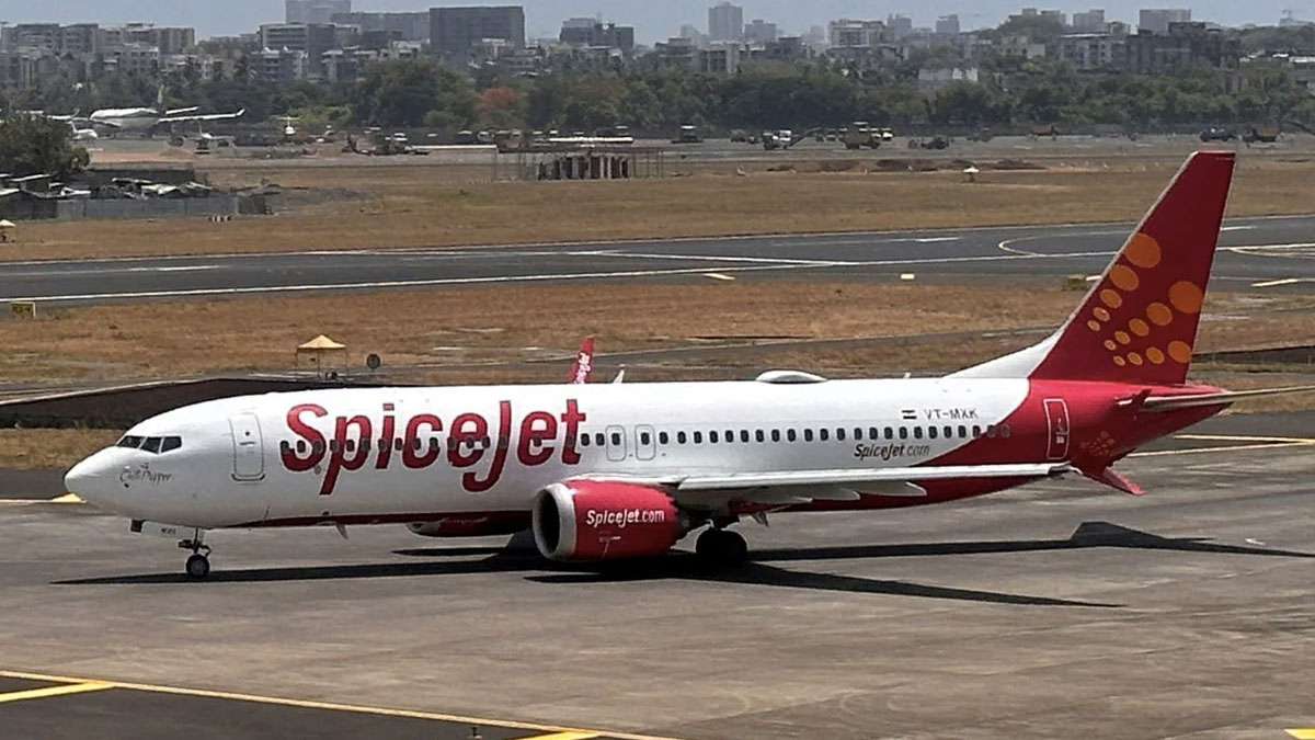 এবার স্পাইসজেটের উড়ানে যান্ত্রিক ত্রুটি