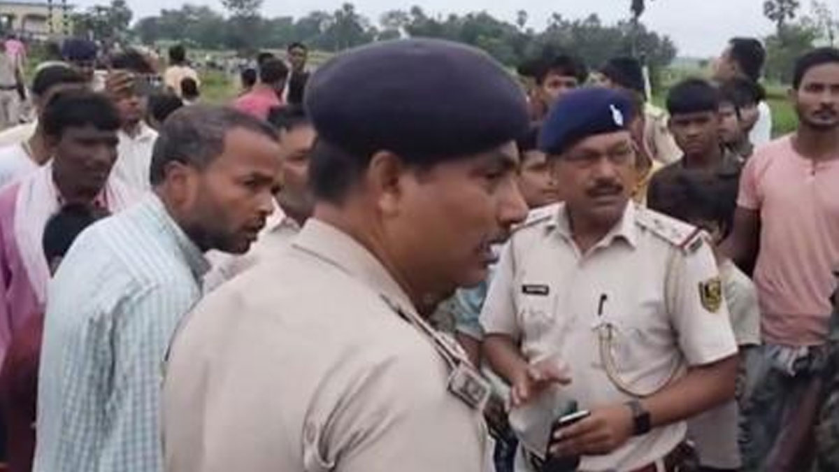 ট্রেনের ধাক্কায় চার যুবকের মৃত্যু