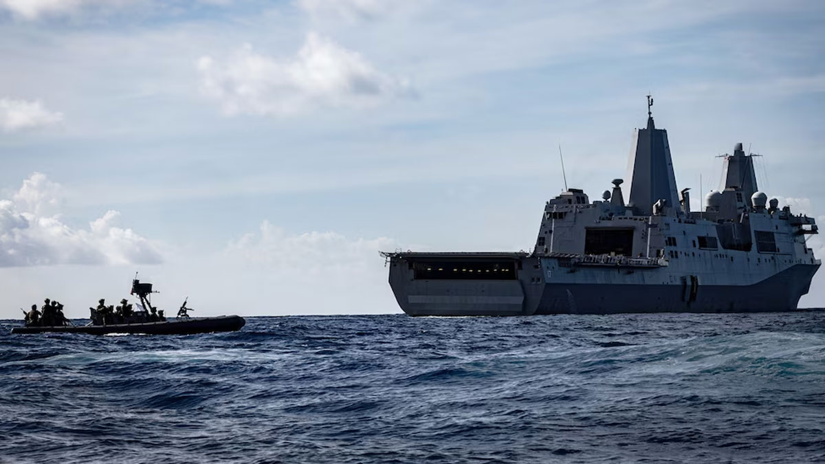 মাদক পাচারকারী জাহাজে বিমান হামলা মার্কিন সেনার, মৃত ৩