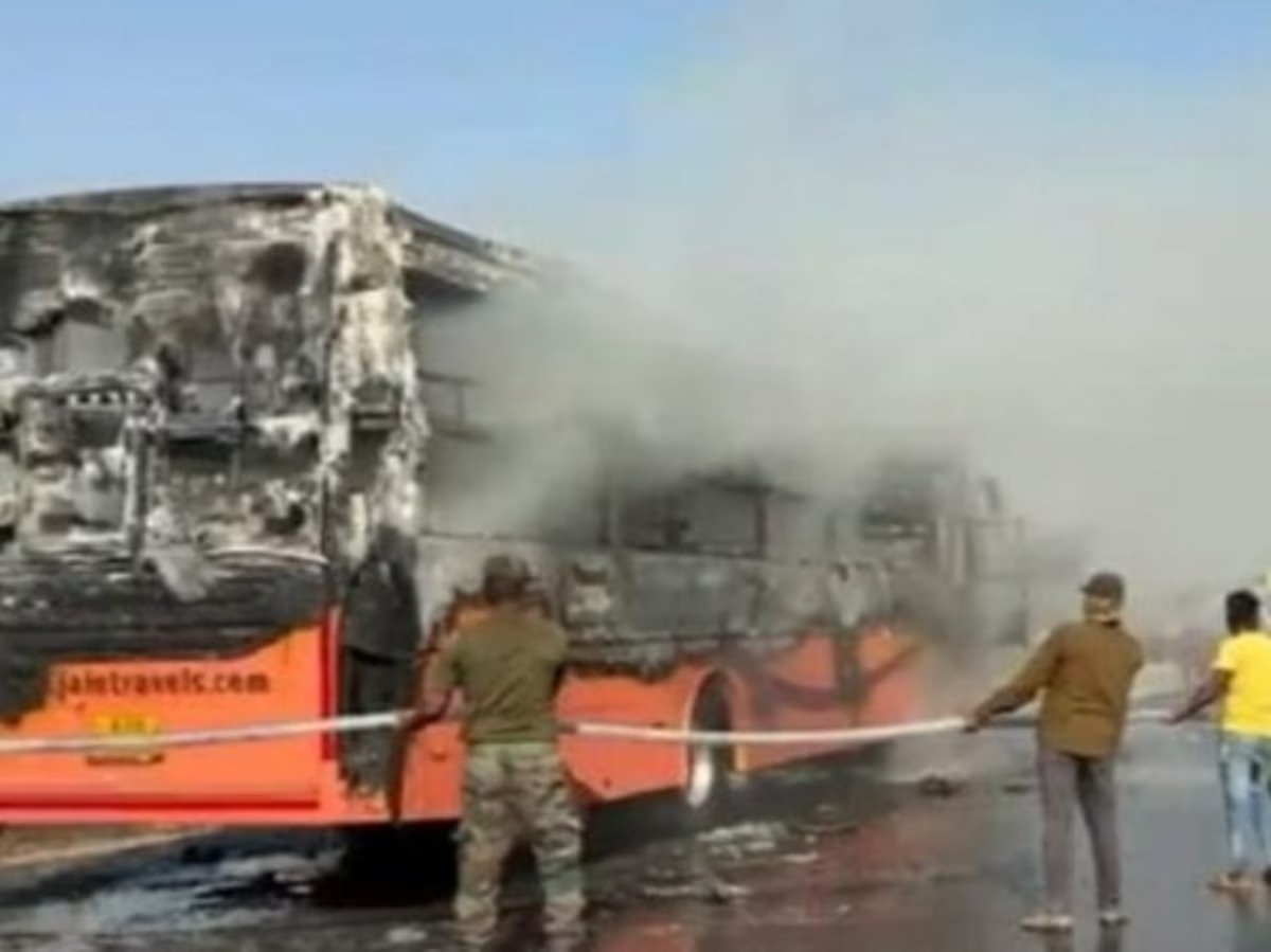 রাজস্থানে চলন্ত বাসে যাত্রীদের হামাগুড়ি দিয়ে প্রাণ বাঁচান কন্ডাক্টর, মৃত ২০, প্রধানমন্ত্রীর শোকপ্রকাশ