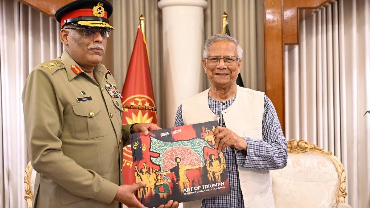 পাক জেনারেলকে দেওয়া বাংলাদেশের মানচিত্রে ভারতের উত্তর-পূর্ব ভূখণ্ডকে বাংলাদেশের অংশ হিসেবে ‘উপহার’ ইউনূসের