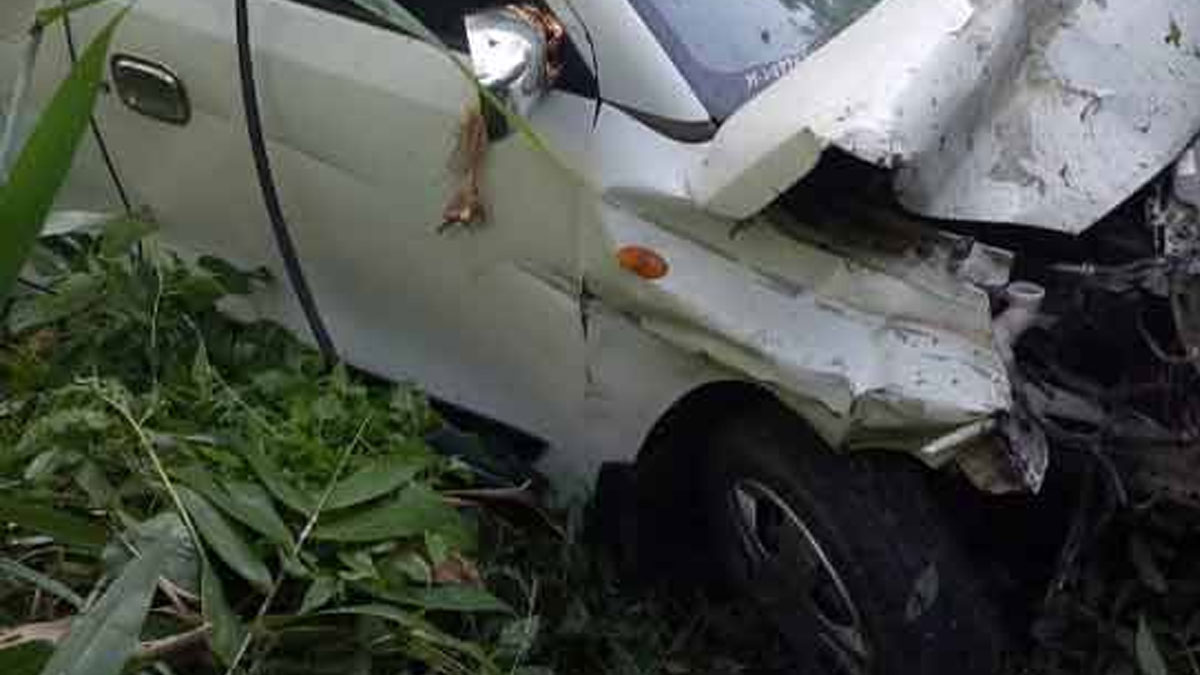 দার্জিলিংয়ে থেকে ফেরার পথে খাদে পড়ল গাড়ি, মৃত্যু ২ পর্যটকের