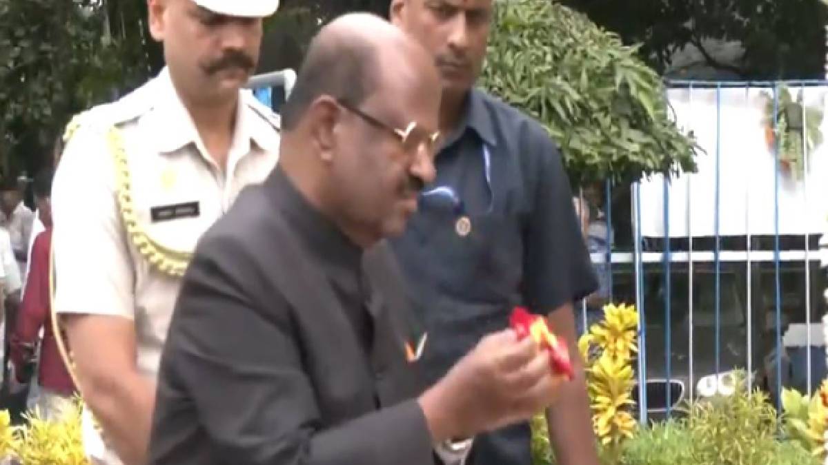 গান্ধী ঘাটে মহাত্মা গান্ধীর স্মৃতি স্তম্ভে শ্রদ্ধার্ঘ্য রাজ্যপালের