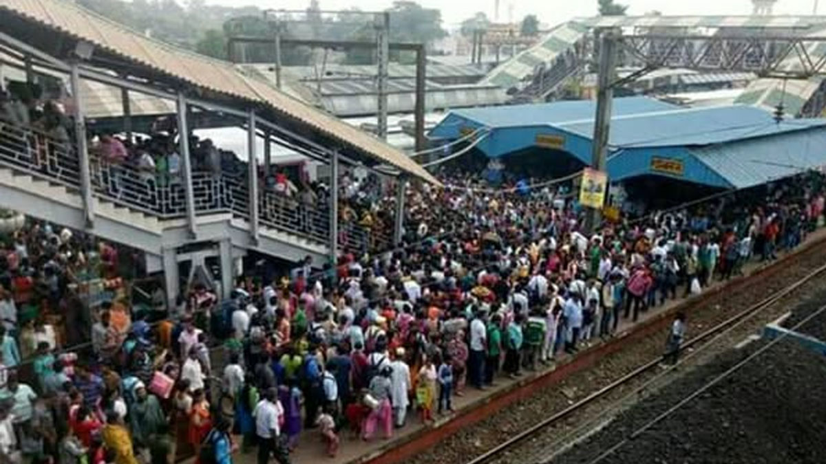 বর্ধমান স্টেশনে ট্রেন ধরতে হুড়োহুড়ির জেরে পদপিষ্ট ৭