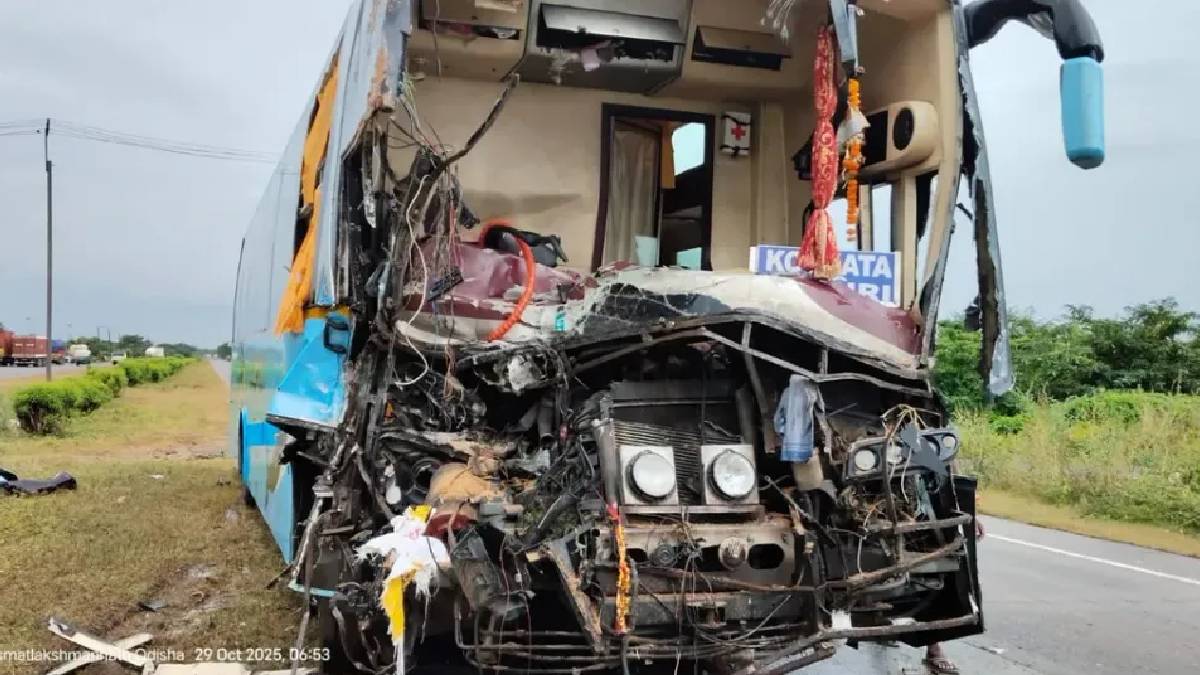 ওড়িশায় ট্রাকের পিছনে কলকাতাগামী বাসের ধাক্কা, মৃত ২, আহত একাধিক