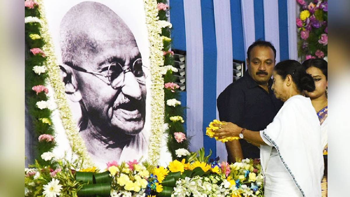 লাল বাহাদুর শাস্ত্রী এবং মহাত্মা গান্ধীকে শ্রদ্ধার্ঘ্য মুখ্যমন্ত্রীর