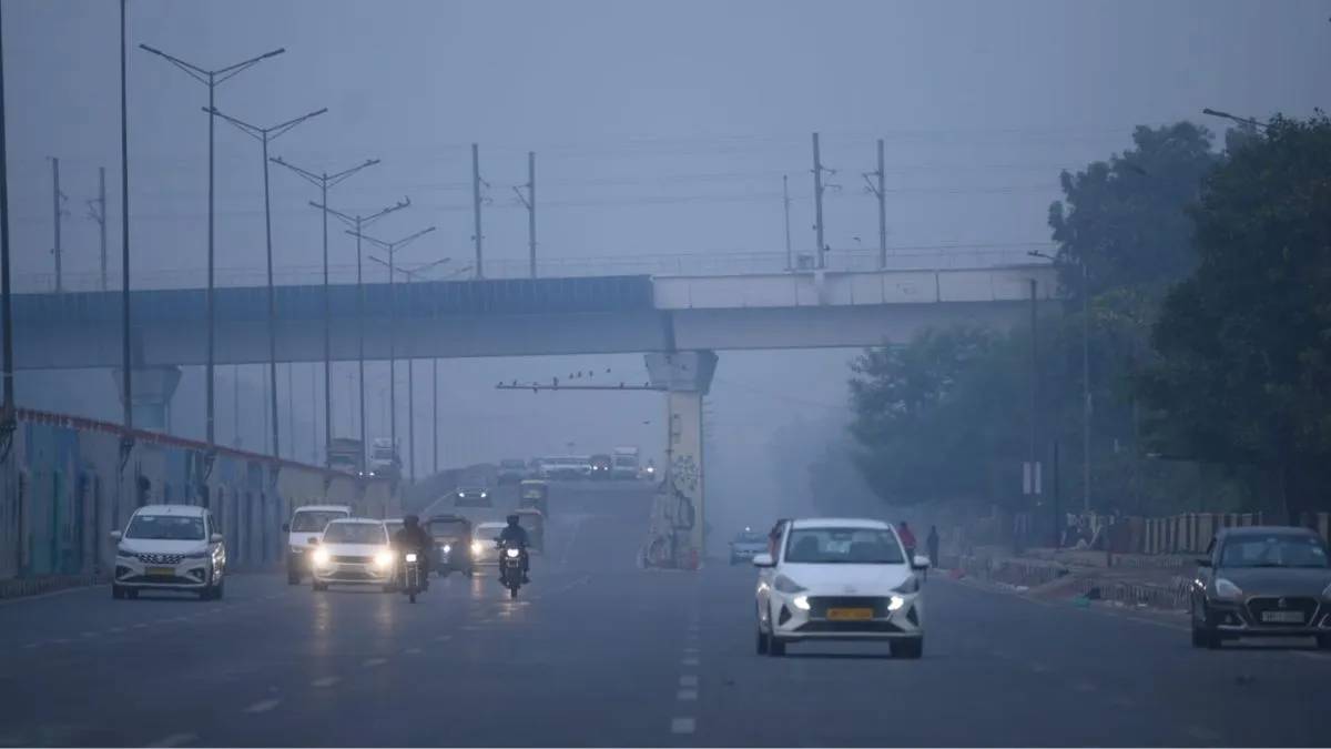 দীপাবলিতে দিল্লিতে দূষণের মাত্রা সাড়ে চারশো ছাড়াল, ধোঁয়ায় ঢাকল শহর