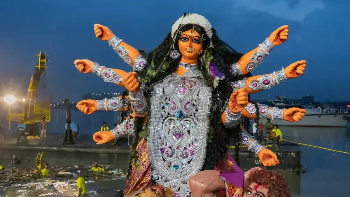 প্রতিমা বিসর্জনে গঙ্গার ঘাটে বাড়তি নজরদারি, জল ও আকাশপথে নজরদারি কলকাতা পুলিশের