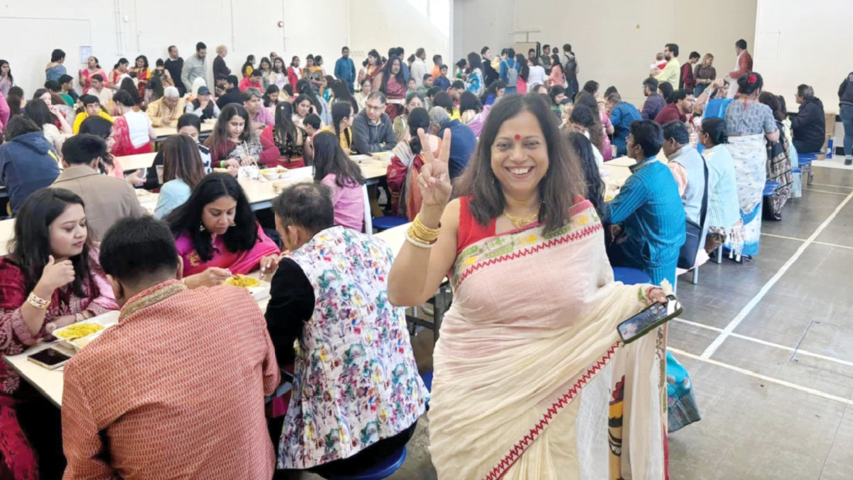 চায়ের চুমুকে, গানে, আড্ডায় জমে  উঠেছিল বিলেতের বাঙালির দুর্গাপুজো