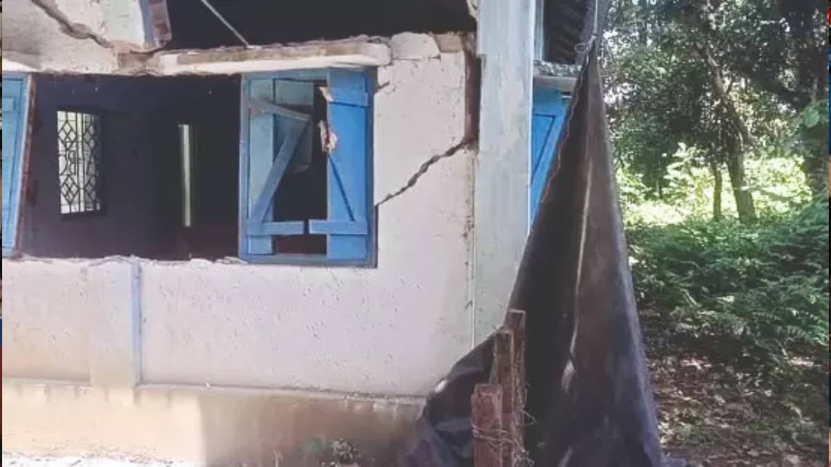 ফের হাতির হামলায় লণ্ডভণ্ড স্কুল, পঠনপাঠন নিয়ে উদ্বেগে শিক্ষক থেকে অভিভাবকরা