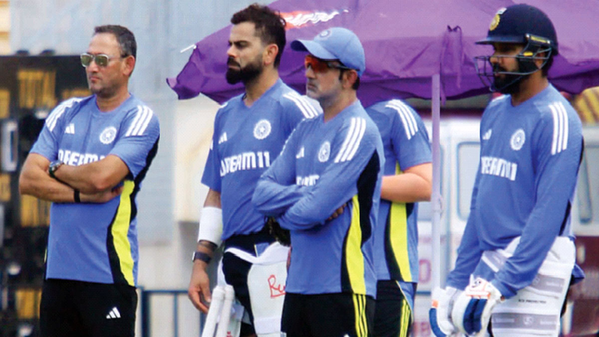 আজ দ্বিতীয় একদিনের ম্যাচে অস্ট্রেলিয়ার বিরুদ্ধে ঘুরে দাঁড়ানোর লড়াই ভারতের