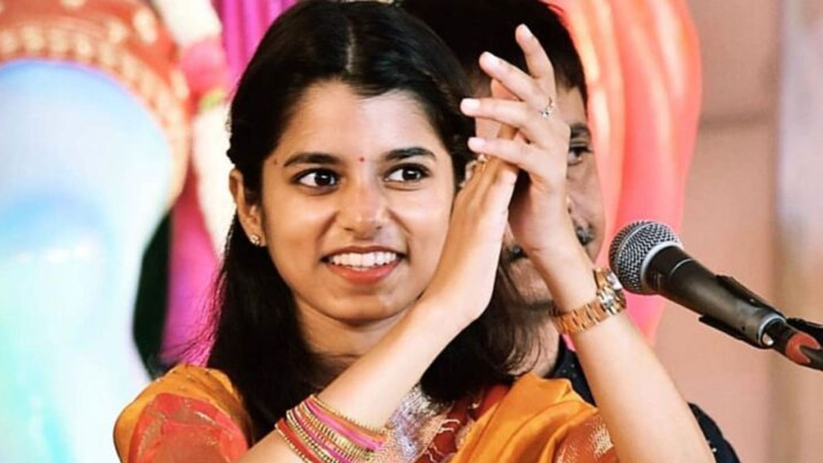 ‘মেয়ের মতো সেবা করব ভোটারদের’, বার্তা মৈথিলীর