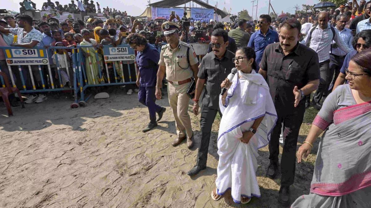 দুর্যোগে কেন্দ্র টাকা দেয়নি তোপ মুখ্যমন্ত্রীর, উত্তরবঙ্গে ম্যানগ্রোভ লাগানোর পরামর্শ