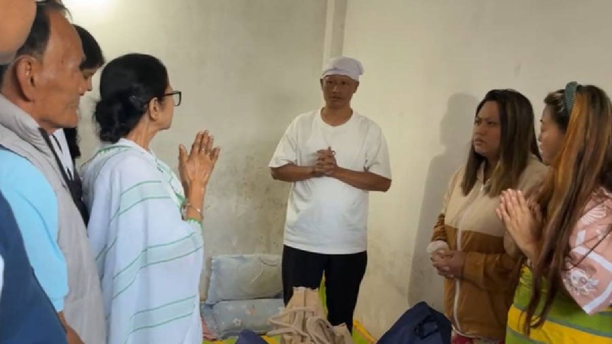 ‘ফটো তুলে পালিয়ে গেছে’, উত্তরবঙ্গে দুর্যোগ পরিস্থিতি নিয়ে বিজেপি ও কেন্দ্রকে এক হাত নিলেন মুখ্যমন্ত্রী