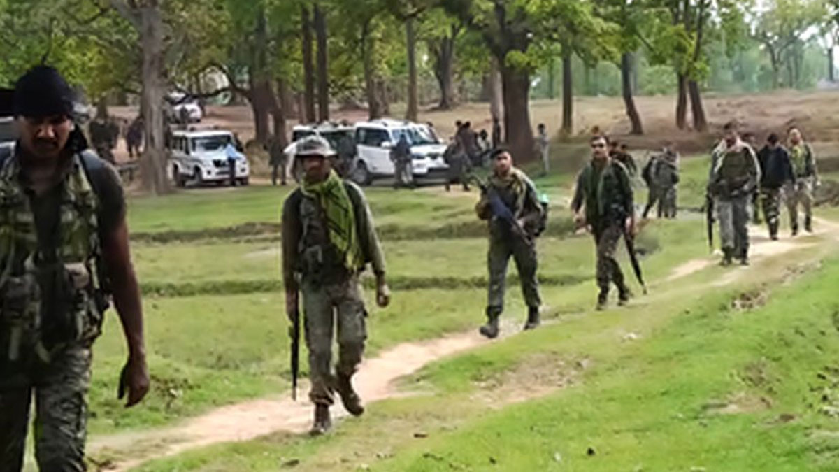 ছত্তিশগড়ে ২১ জন মাওবাদীর আনুষ্ঠানিক অস্ত্রসমর্পণ