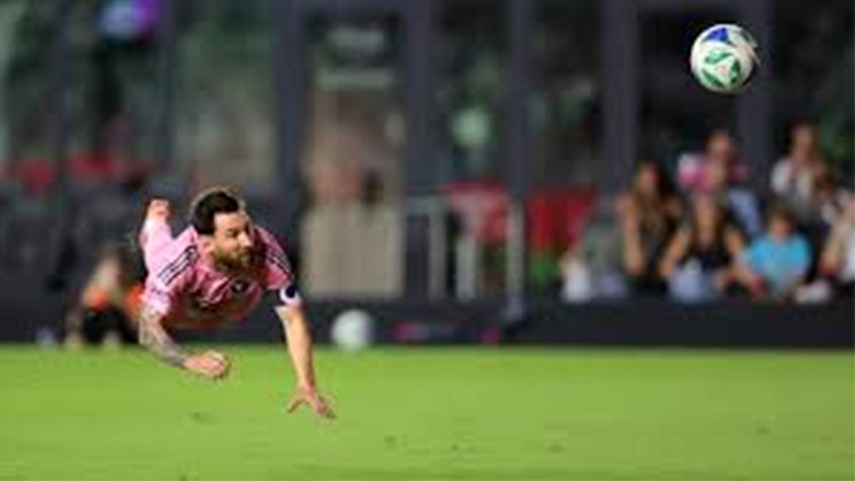 মেসির উড়ন্ত গোল