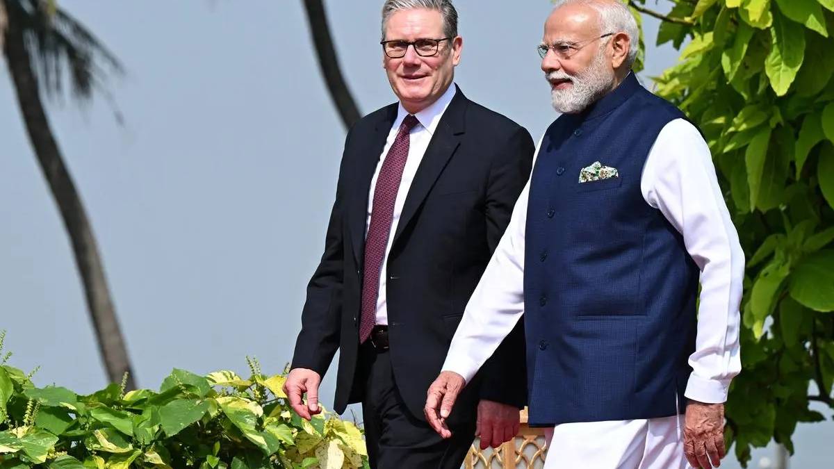 ভারতের অর্থনীতির প্রশংসা করে ট্রাম্পকে খোঁচা ব্রিটিশ প্রধানমন্ত্রী স্টার্মারের