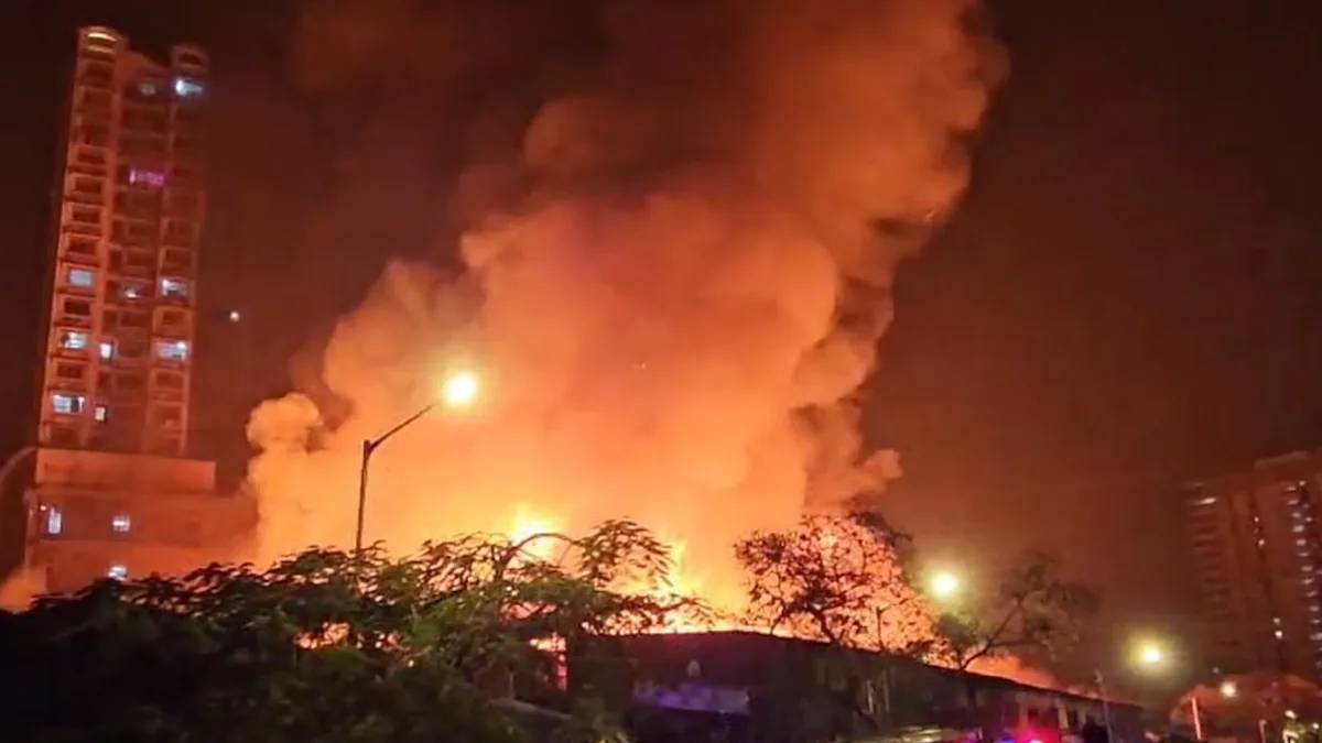 মুম্বইয়ে বিধ্বংসী অগ্নিকাণ্ডে কিশোরের মৃত্যু