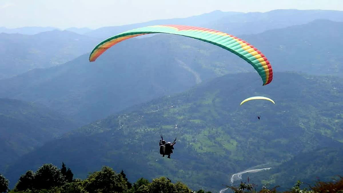 চুইখিমে প্যারাগ্লাইডিং চালু, দীপাবলির ছুটিতে পাহাড়ে রোমাঞ্চের নতুন দিগন্ত
