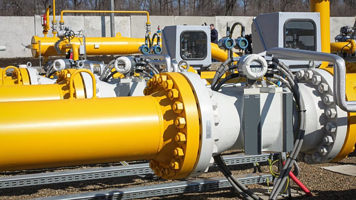 ২০২৮-এর মধ্যে রাশিয়া থেকে তেল ও গ্যাস কেনা বন্ধ করবে ইউরোপীয় ইউনিয়ন