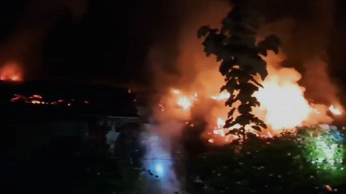 পুজোর আগেই পুড়ে ছাই বেহালার মণ্ডপ, রক্ষা পেল প্রতিমা