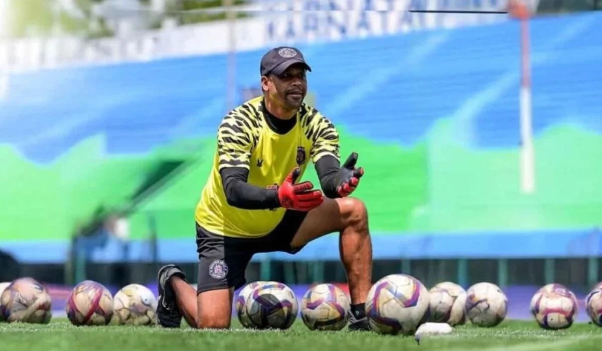 কোচ অস্কার ব্রুজোর সঙ্গে মতবিরোধে পদ ছাড়ছেন গোলরক্ষক কোচ সন্দীপ নন্দী