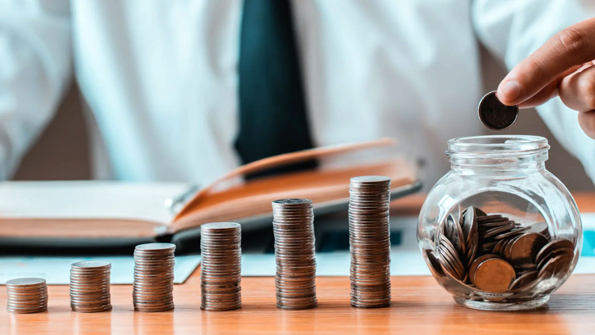 সঞ্চয় কমছে, বাড়ছে ঋণ