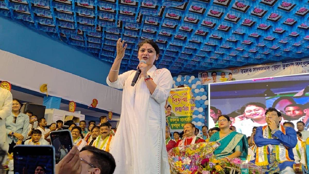 তমলুকে  পদ্ম ছেড়ে জোড়াফুলে যোগ পঞ্চায়েত প্রধান ও সদস্যের, ছাব্বিশে জামানত বাজেয়াপ্তর হুঁশিয়ারি সায়নীর