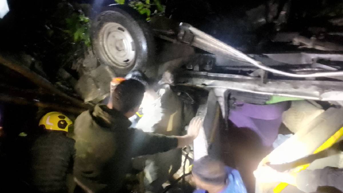 সোনাদায় দুর্ঘটনার কবলে গাড়ি, মৃত ২, আহত ৬