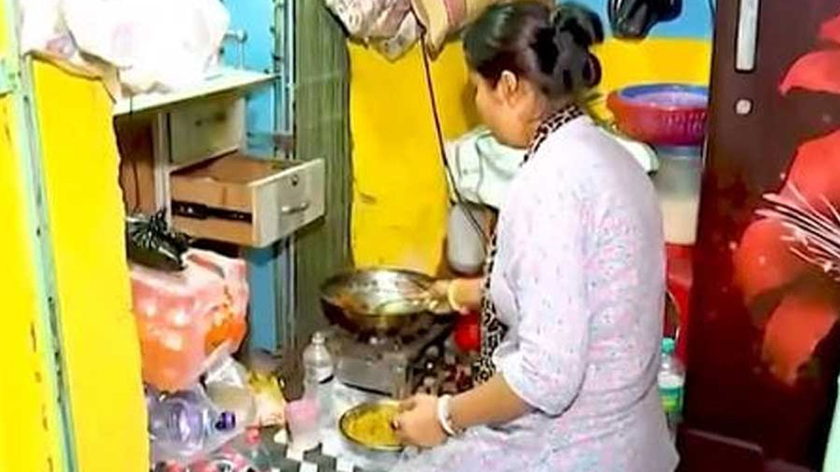 চাকরি হারিয়ে চপের দোকান খুললেন মালদহের শিক্ষক দম্পতি