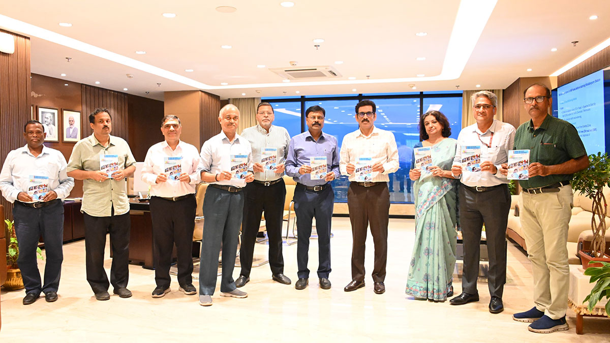 ‘স্বচ্ছ রেল স্বচ্ছ ভারত’ শীর্ষক পুস্তিকা প্রকাশ মেট্রো রেলের